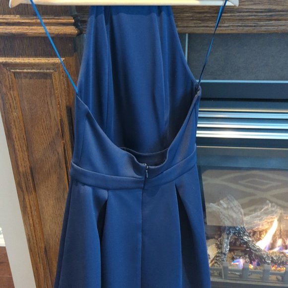 Backless halter dress - Picture 2 of 2